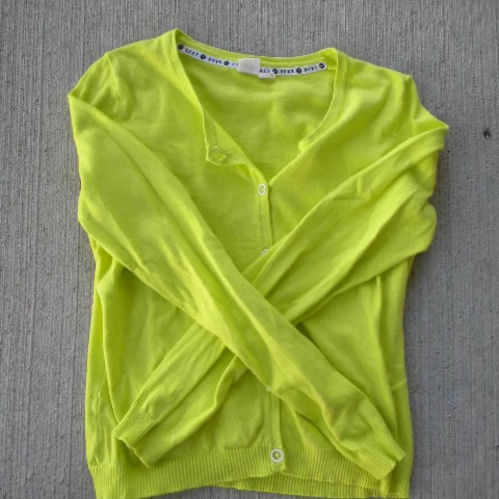 Roxy Cardigan - Picture 2 of 7